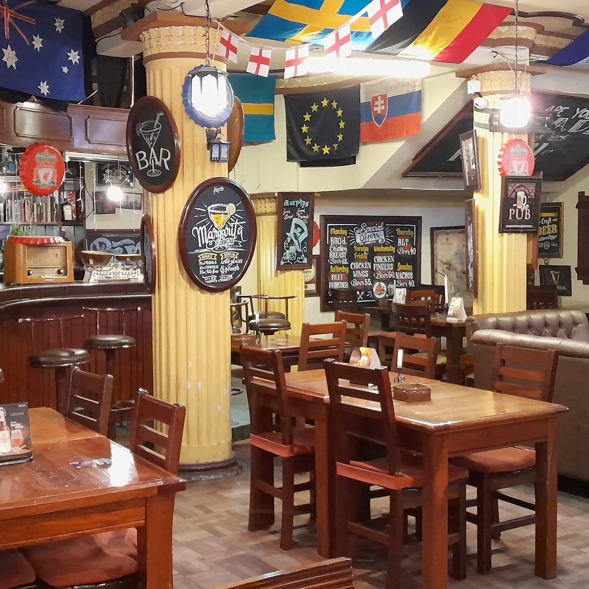 The English Lion’s Den — Sagarnaga, La Paz, Bolivia