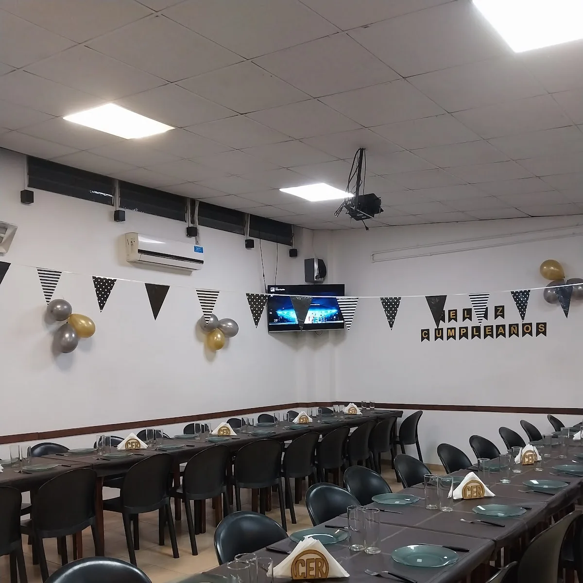 El Buffet de Moe ( Eventos y Fútbol 5) — Italia 1075 Planta Alta, S2000 DEU, Santa Fe, Argentina