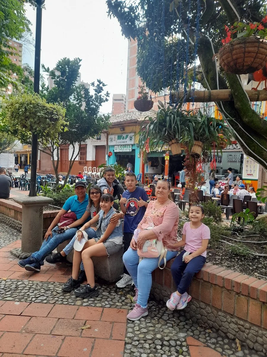 Licor Company gallery 2