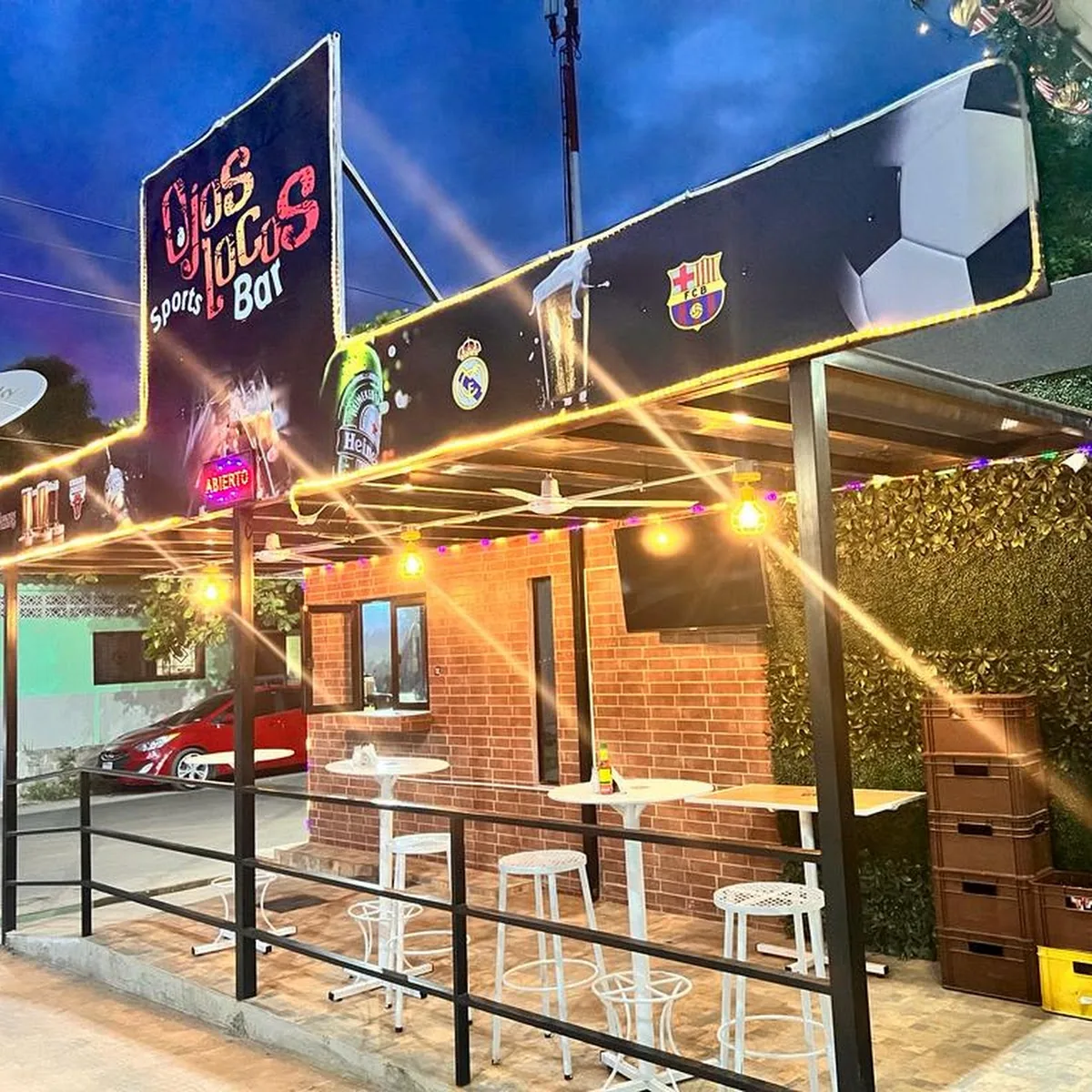 Ojos Locos Sport Bar — Plaza Monaco, Calle Elizabeth, San Miguel, El Salvador