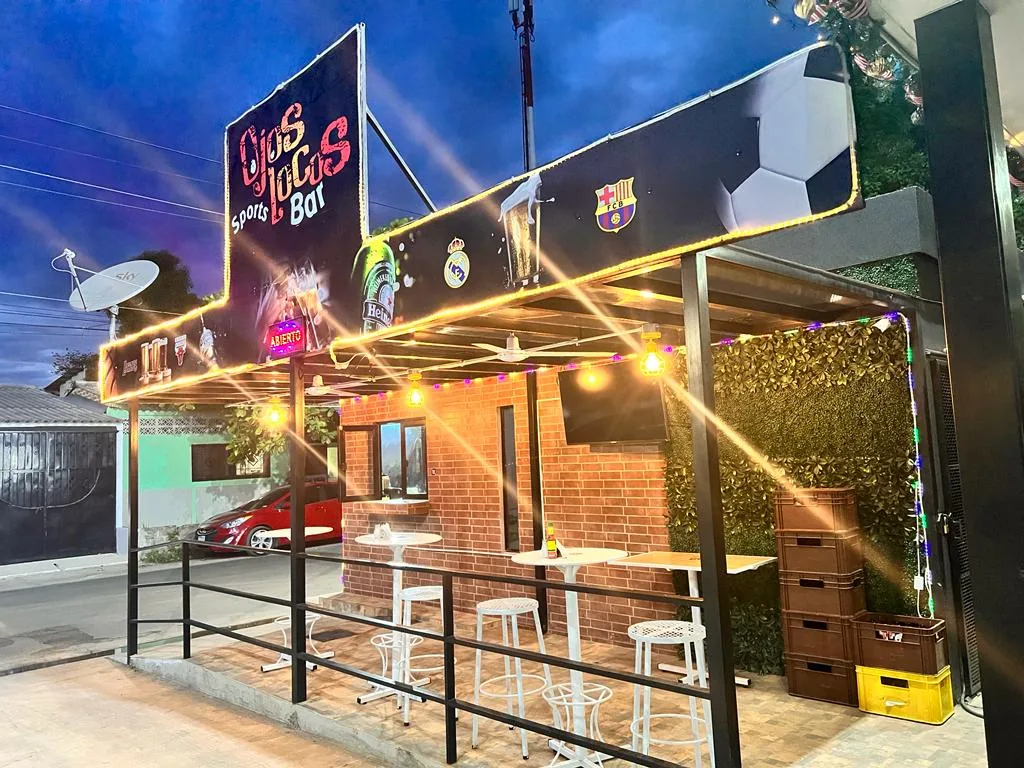 Ojos Locos Sport Bar gallery 2