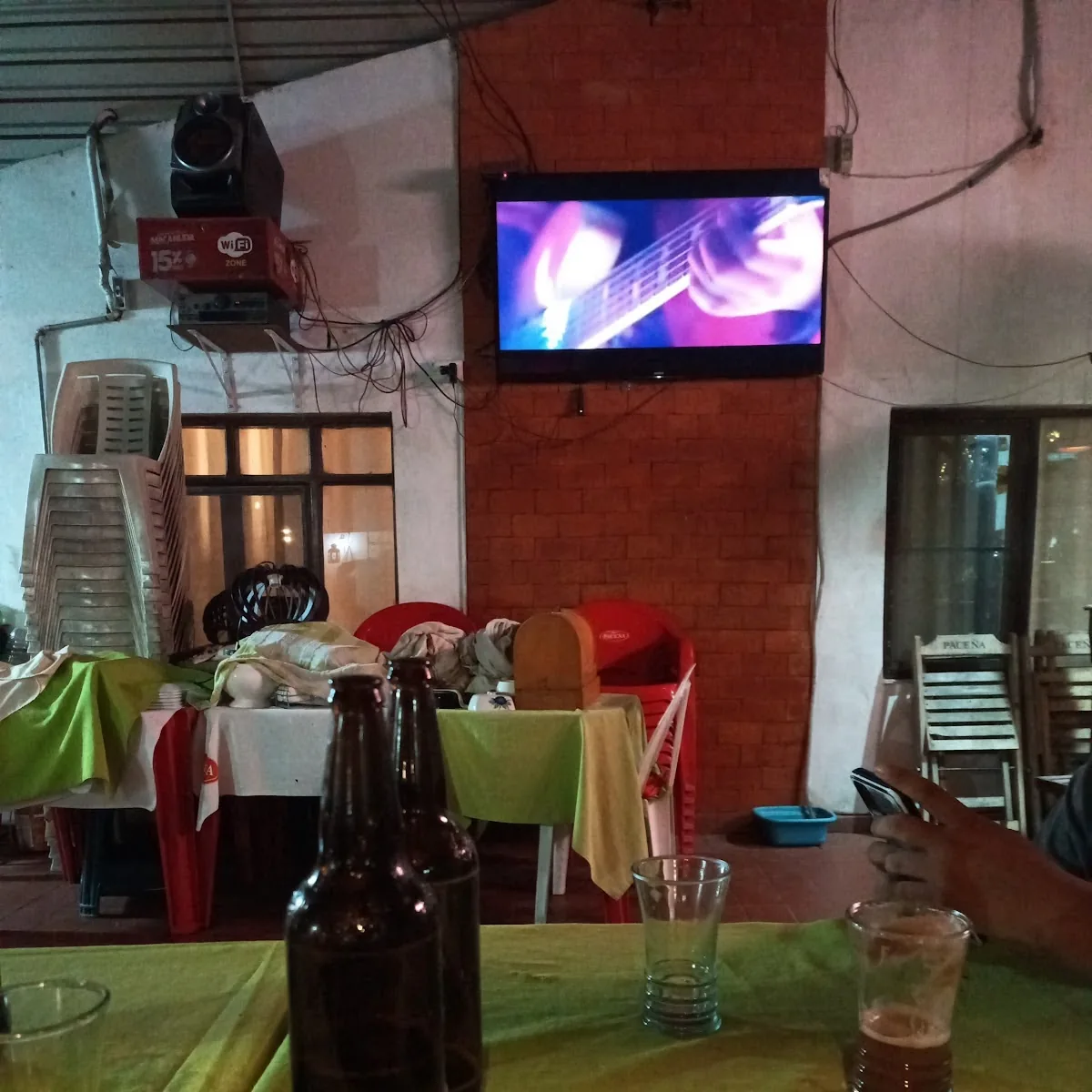 William Sports Bar — Av. 4to. Anillo 3195, entre Av. Cumavi y Av. 3 Pasos al Frente, Santa Cruz de la Sierra, Bolivia