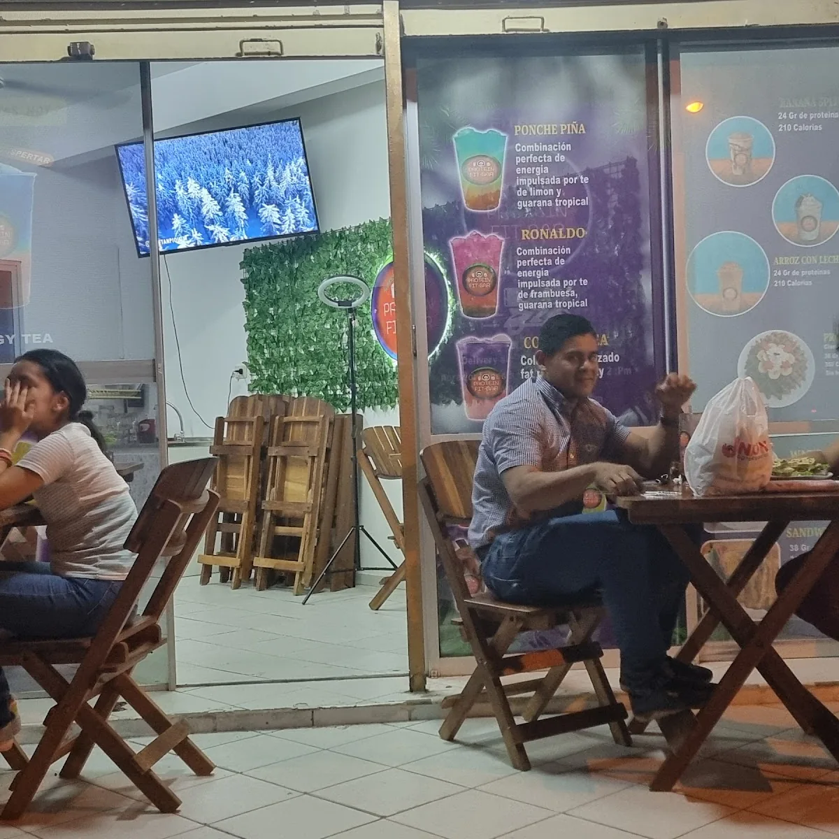 Protein bar Trompillo Herbalife — Centro comercial Trompillo, Santa Cruz de la Sierra, Bolivia