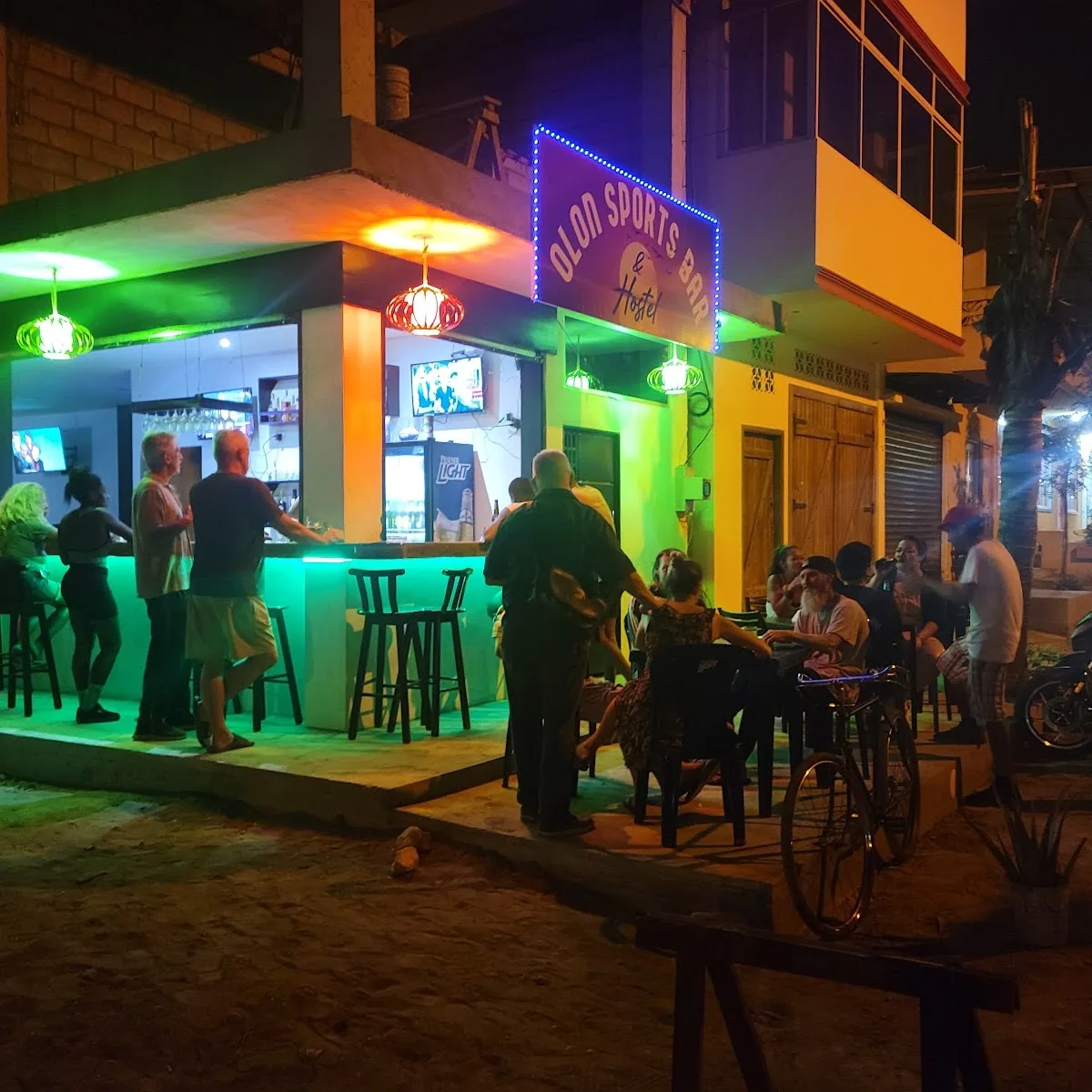 Olon Sports Bar & Hostel — 662R+WJF, Olon, Ecuador