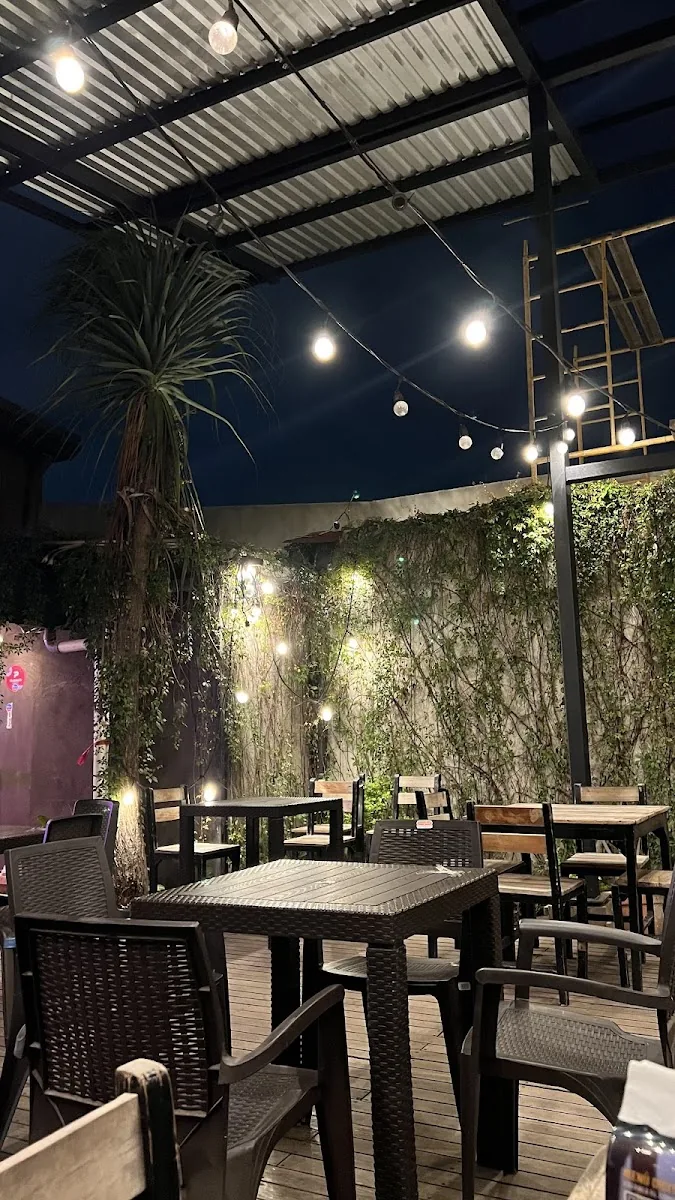 Chardus Sport Bar gallery 2