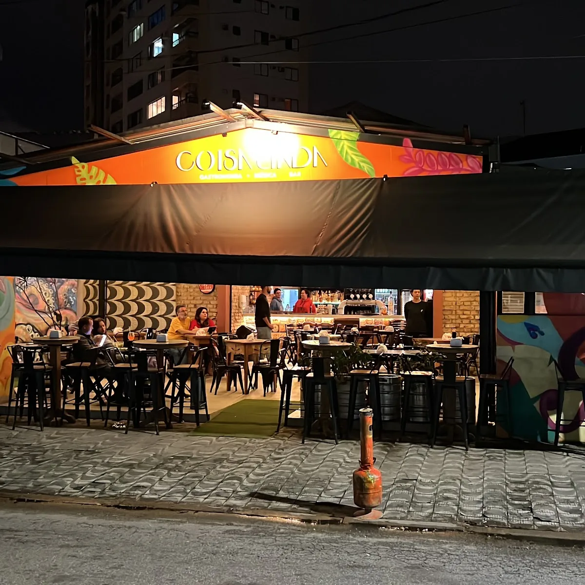 Coisa Linda Music Pub — Av. Siqueira Campos, 487 - Embaru00e9, Santos - SP, 11045-200, Brazil