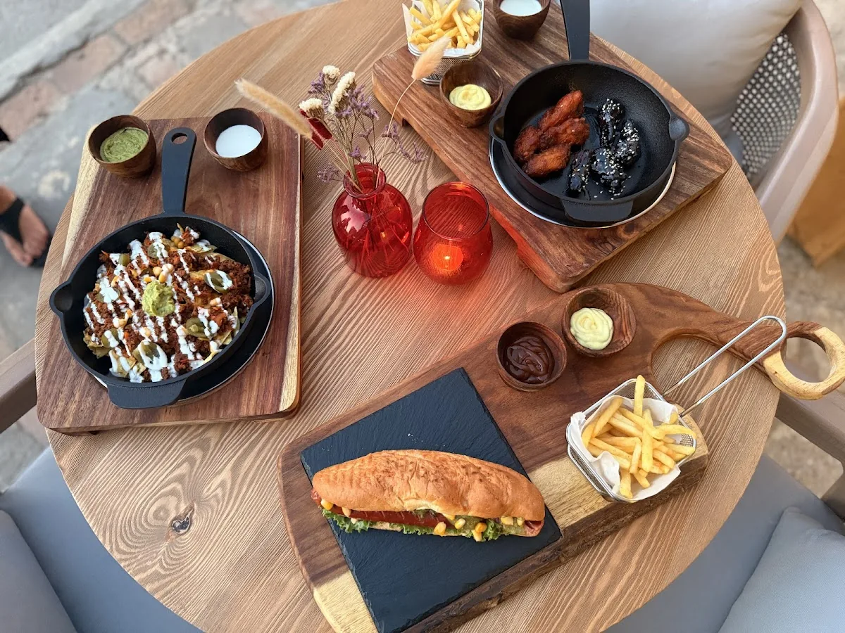 Rush Sports Lounge gallery 2