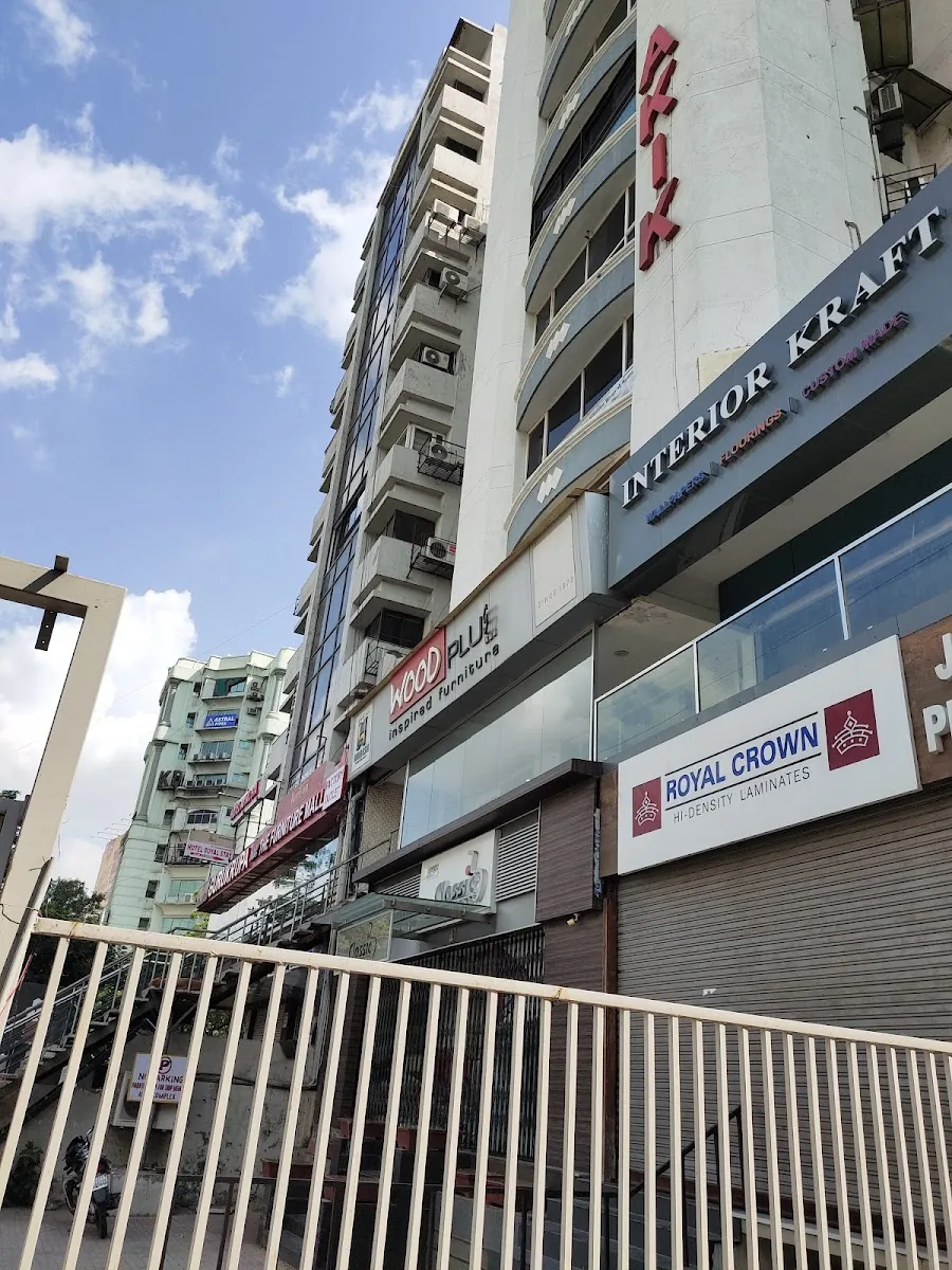 Shopping Plaza gallery 2