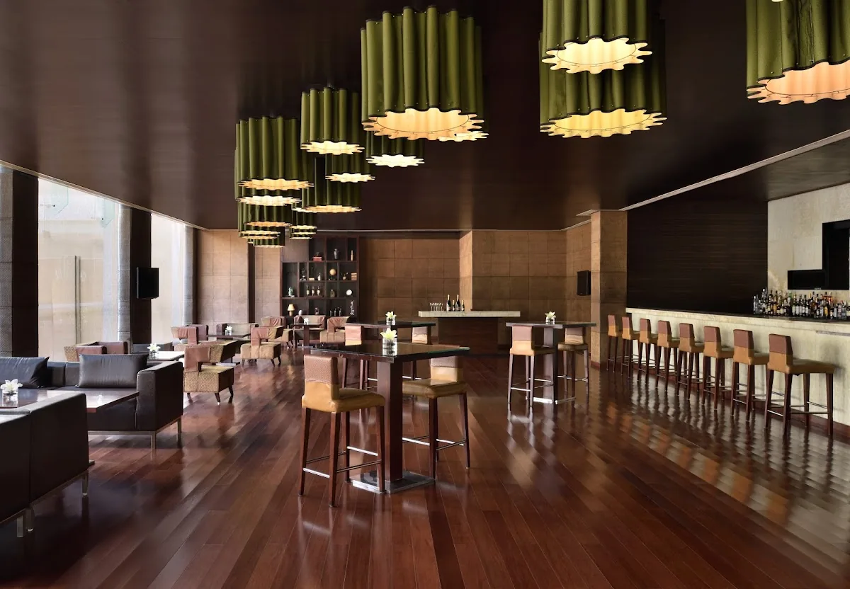 Lounge 18 gallery 2