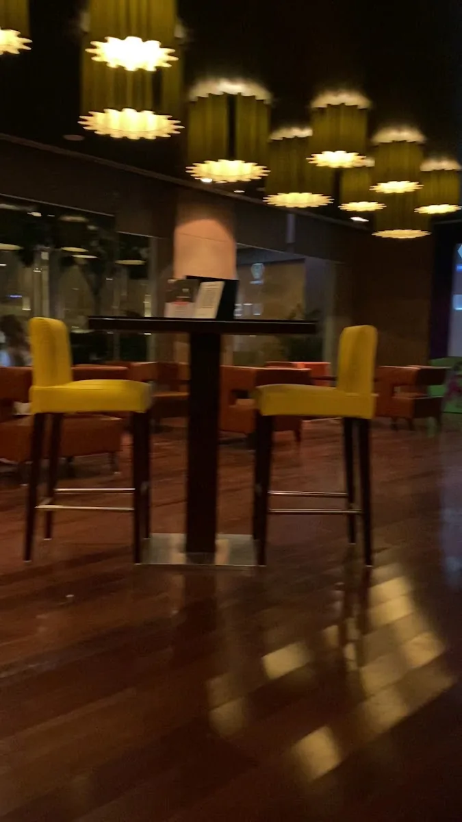 Lounge 18 gallery 3