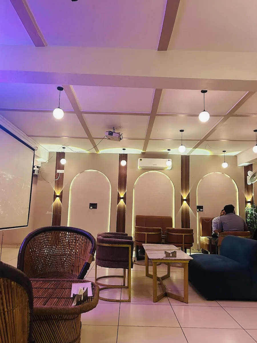 Club Old Barrel – Kitchen & Sports Bar gallery 3