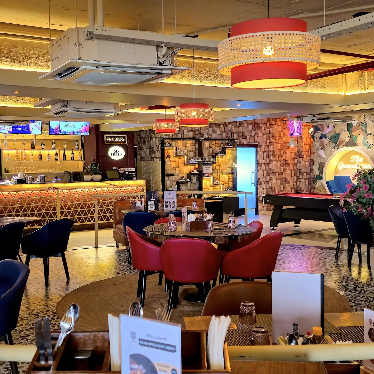 The Grandstand (Restaurant & Sports Bar) — 5th Floor, Palm Island Mall, Akhnoor Road, Canal Road, Jammu, Jammu and Kashmir 180016