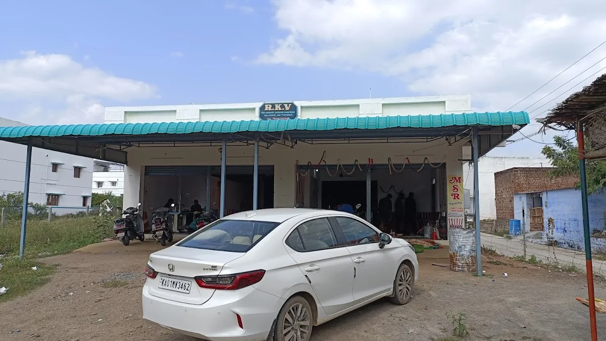 MSR SPORTS — RQW2+P5H, Kolathur - Kannamoochi Rd, Kondanoor Colony, Kannamoochi, Tamil Nadu 636303, India