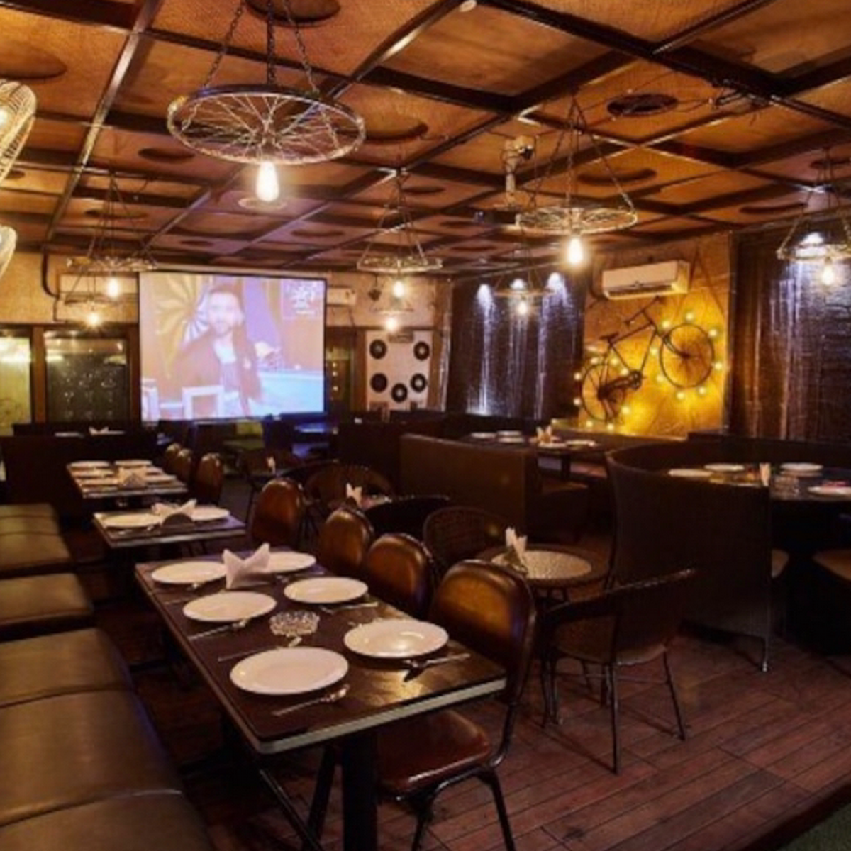 Ottoman Cafe — 1062, Above Tata Motors, Adarsh Nagar, Opp. Honda Car Showroom Near Infiniti Mall, Off Link Rd, Oshiwara, Mumbai, Maharashtra 400058, India