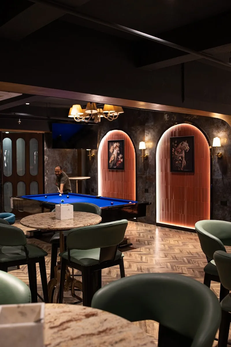 Hangout The Cocktail Room gallery 2