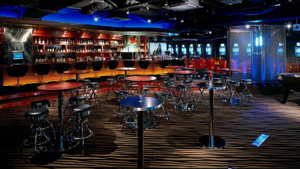 Dining Darts Bar Bee Bee Kawasaki gallery 2