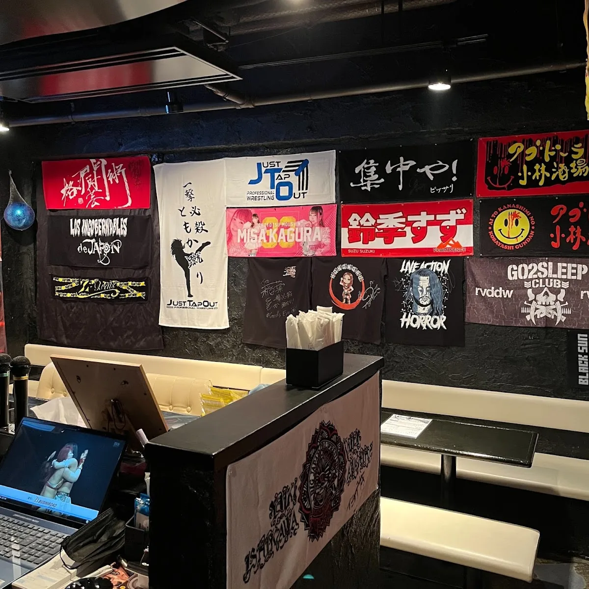 札幌プロレスバー でーぶ — Japan, u3012064-0805 Hokkaido, Sapporo, Chuo Ward, Minami 5 Jonishi, 6 Chomeu22129u22123 u30cbu30e5u30fcu6842u548cu30d3u30eb 7u968e