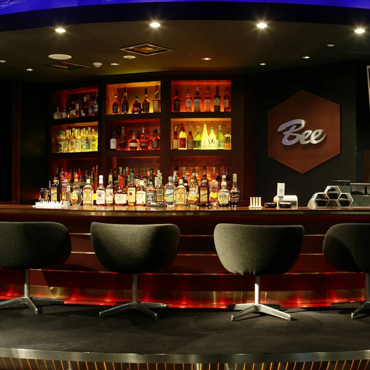 ダイニングダーツバーBee 江坂店 — Japan, u3012564-0063 Osaka, Suita, Esakacho, 1 Chomeu221223u221237 u30b0u30a6u30a8u30b5u30abu30d3u30eb2F