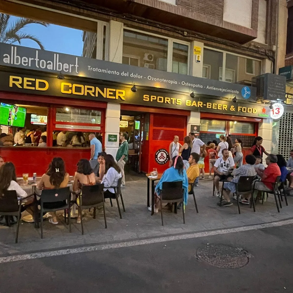 Red Corner Sports Bar — C. Periodista Pirula Arderius, 2, 03001 Alicante, Spain