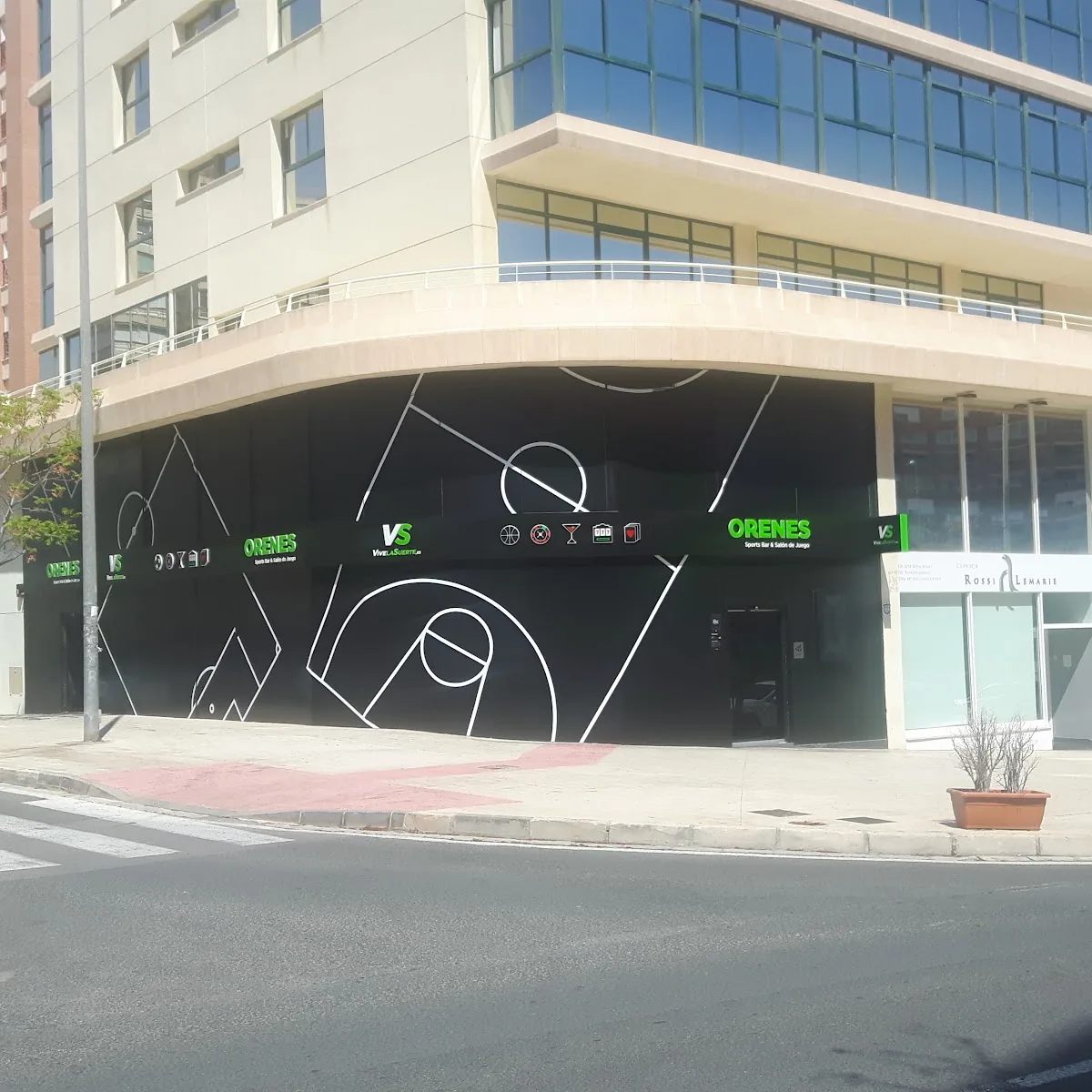 Salón de juegos orenes San Juan — C. Deportista Hermanos Lopez, 03540 Alicante, Spain