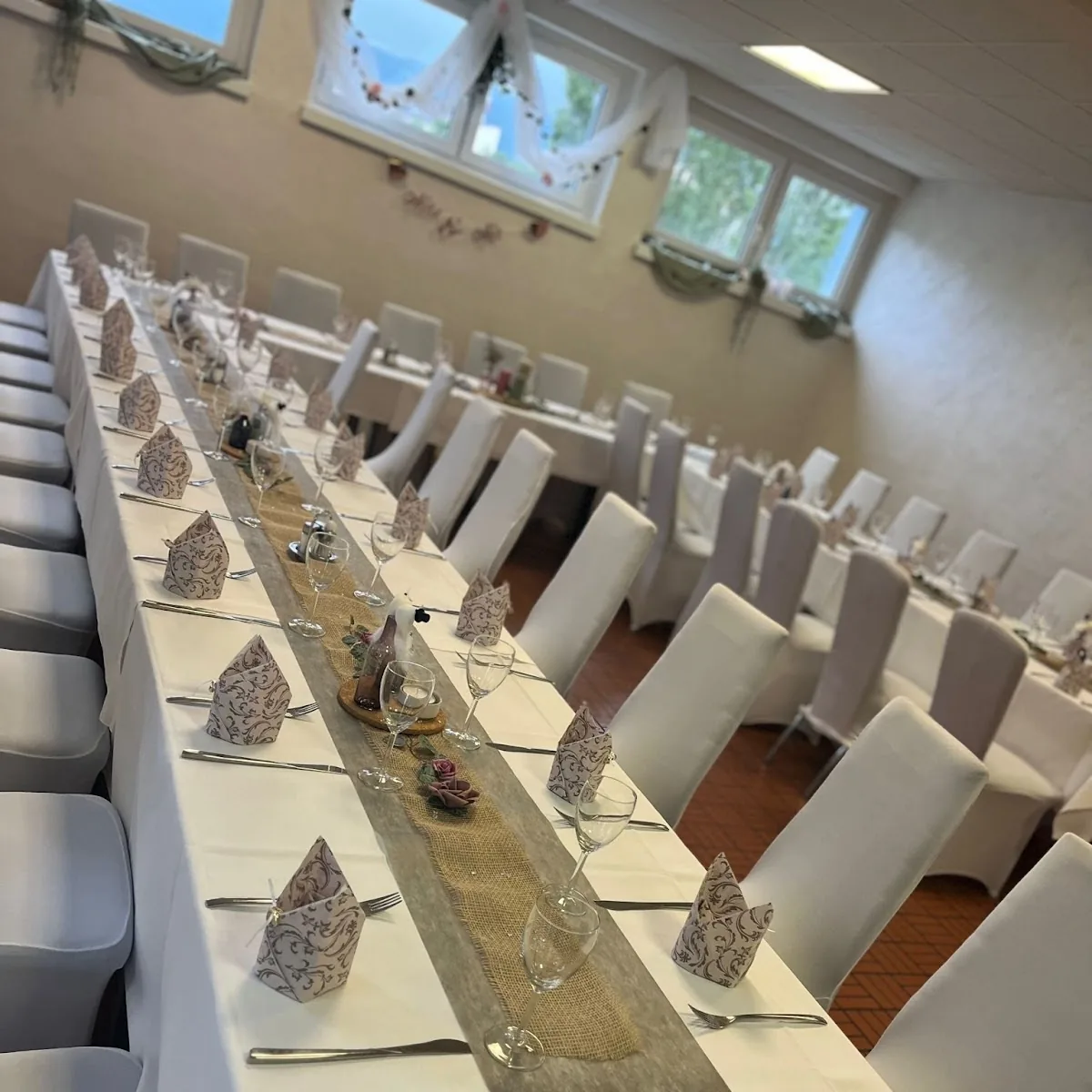 Sportcafe Hitsche — Auer-von-Welsbach-Strau00dfe 21, 9330 Althofen, Austria