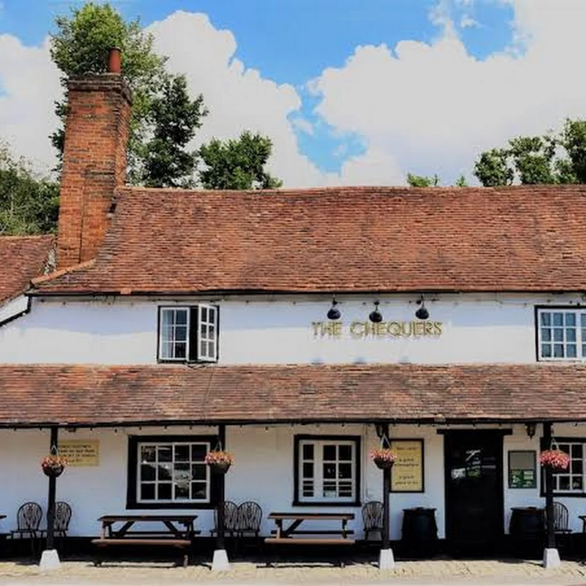 The Chequers – Bed&Breakfast — 51 London Rd W, Amersham HP7 9DA, United Kingdom
