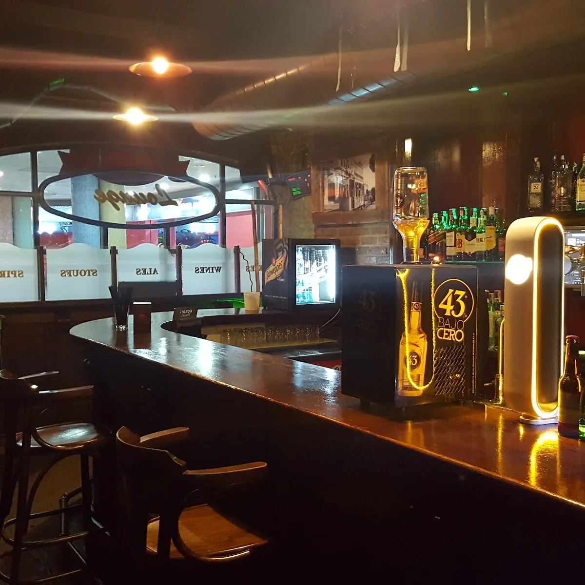 Salón de juego Latinos / Pause&Play C.C. La Verónica — Cuesta de Talavera, 6,5, Local 1-19/20+T, 29200 Antequera, Mu00e1laga, Spain