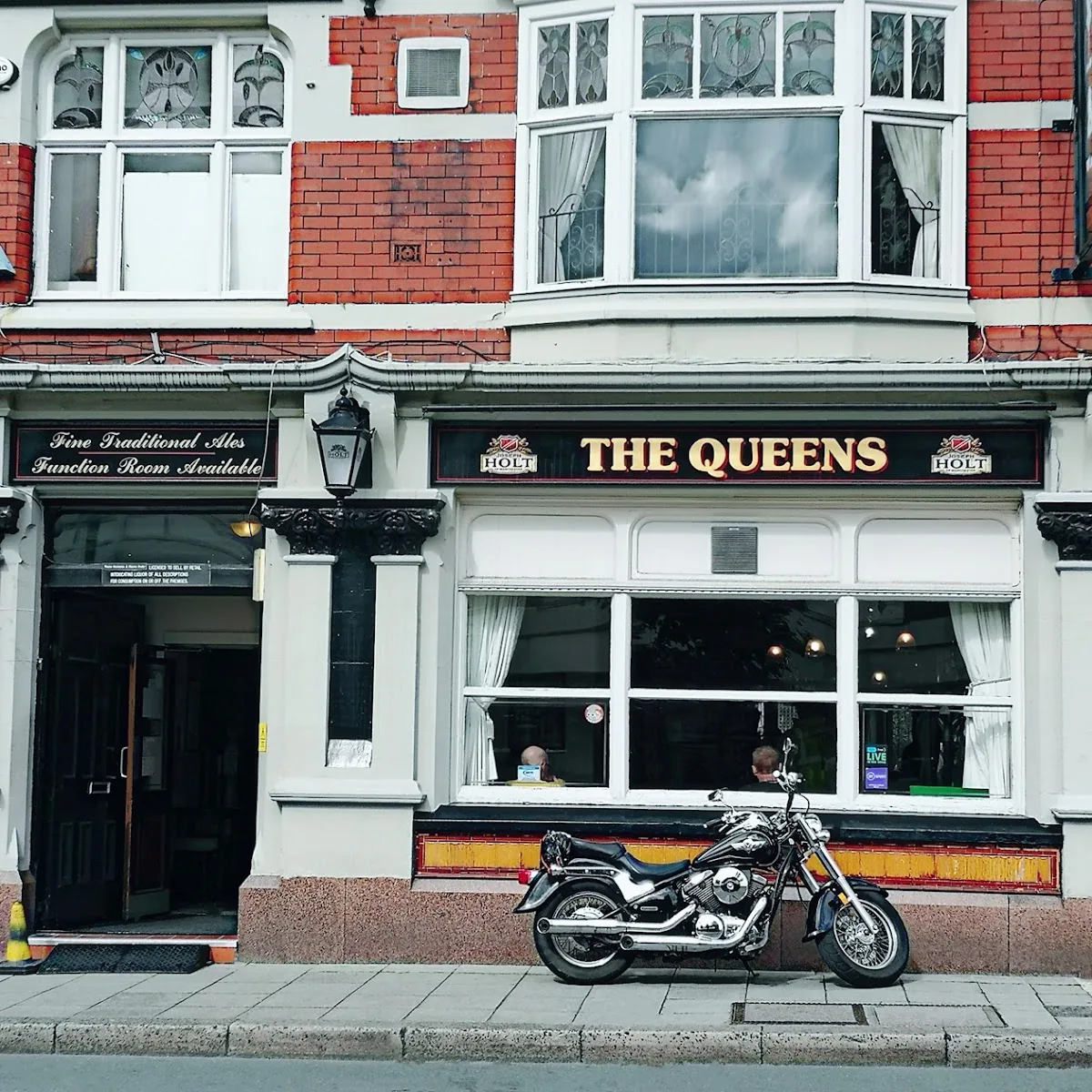 The Queens — 23 Clarendon Pl, Hyde SK14 2ND, United Kingdom