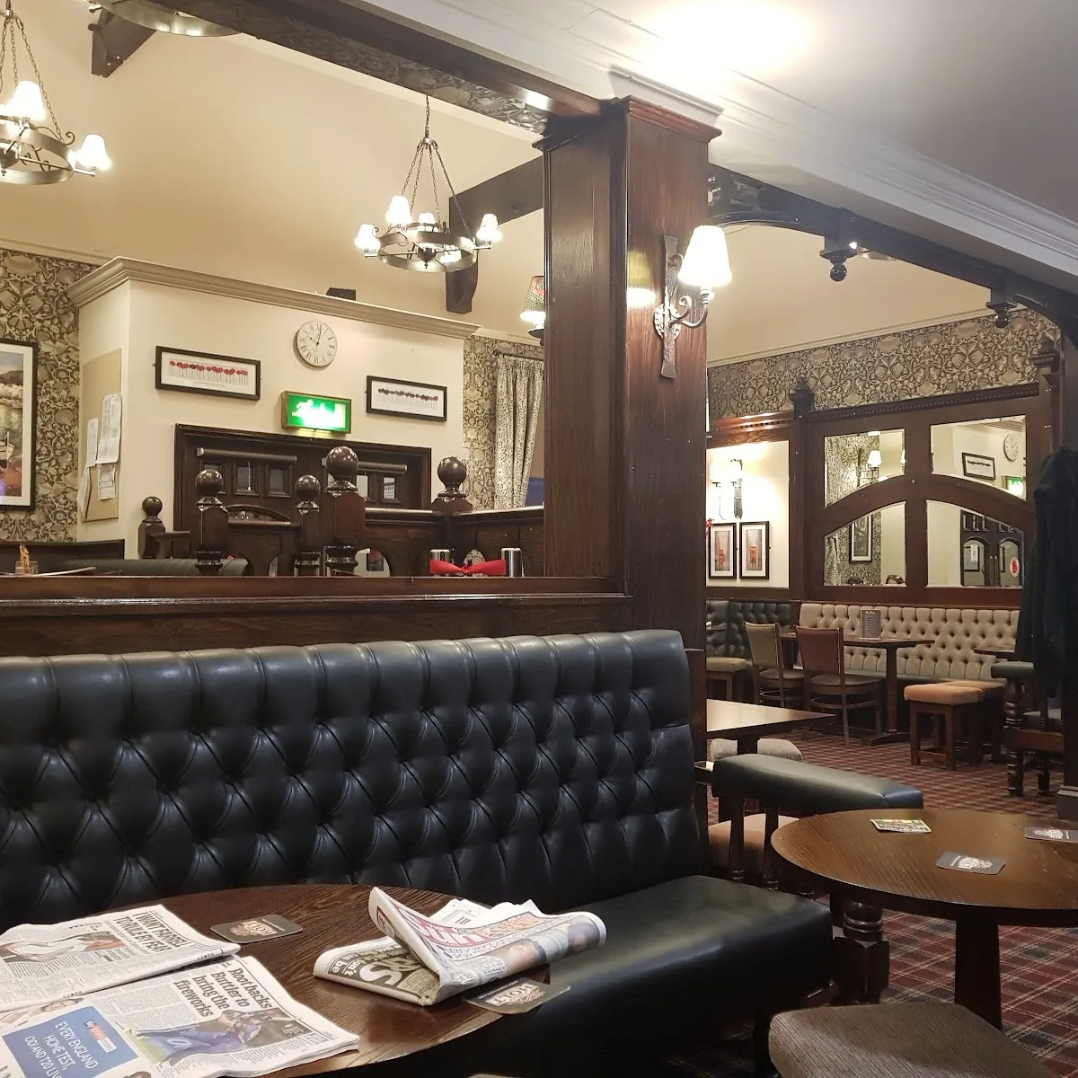 Kings Head — 169 Market St, Droylsden, Manchester M43 7AY, United Kingdom