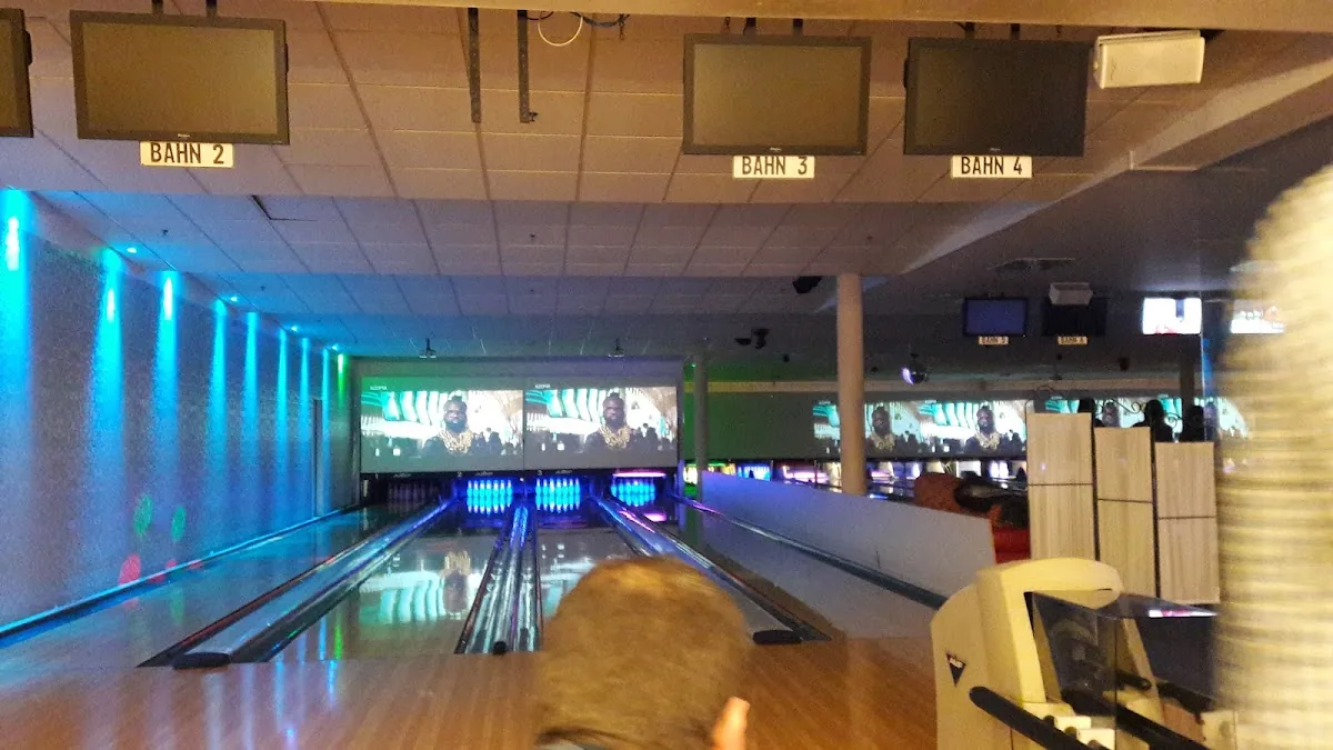 Blu Bowl Bowling gallery 3