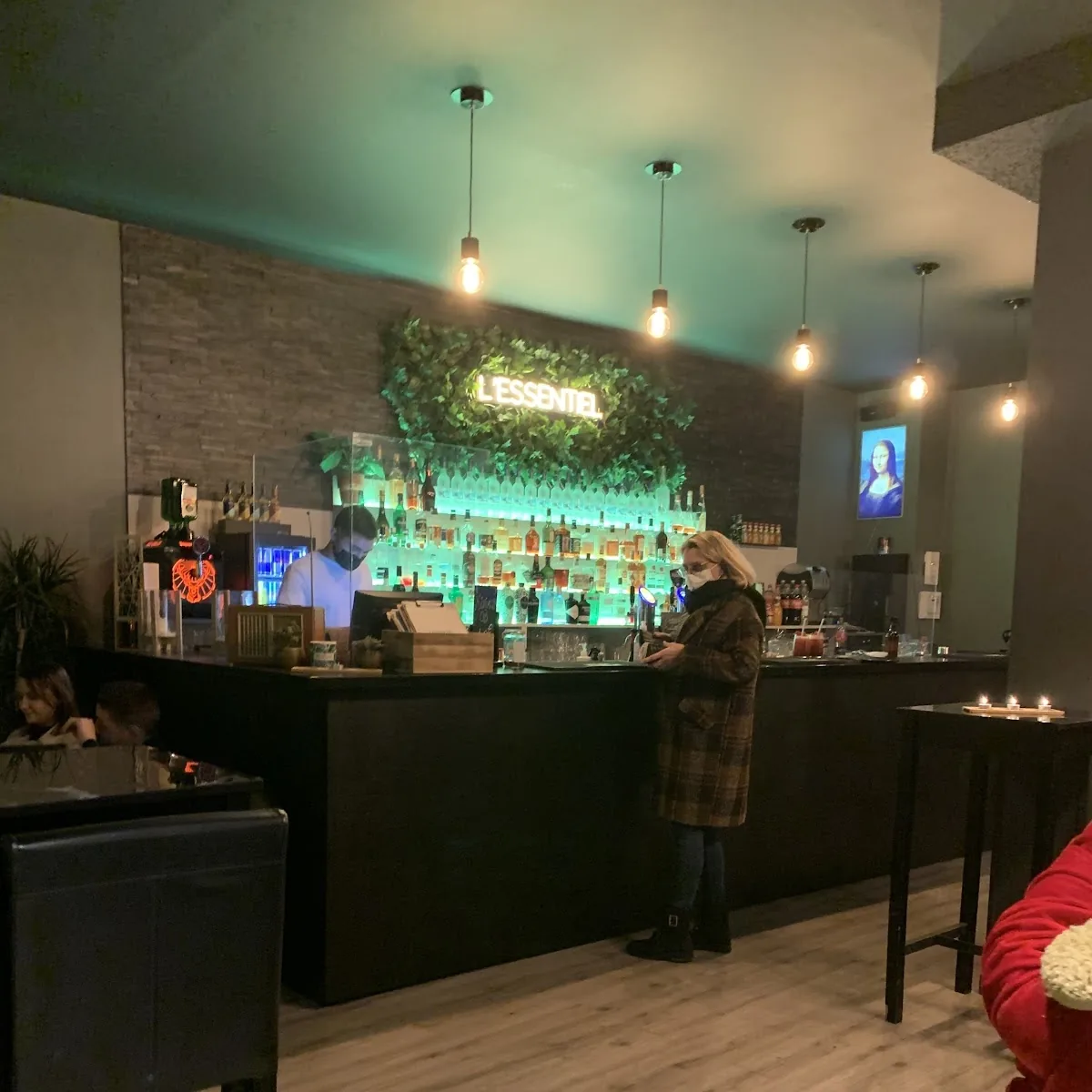 L’essentiel cocktail Bar auxerre — 11 Pl. Charles Lepu00e8re, 89000 Auxerre, France