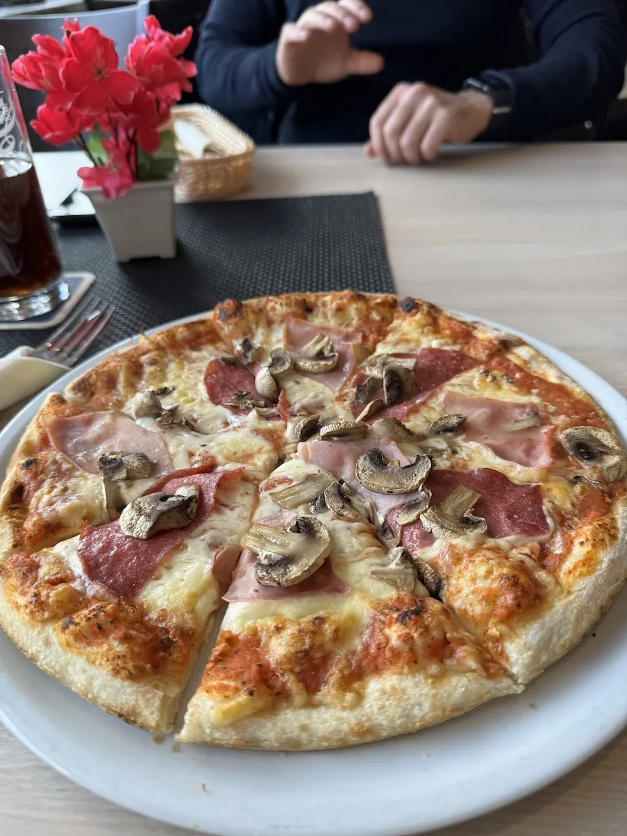 Rustica Ristorante – Pizzeria gallery 3