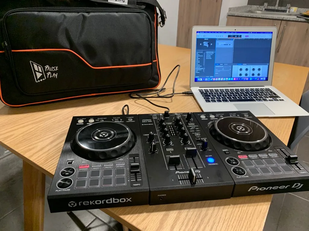 Pause & Play gallery 3