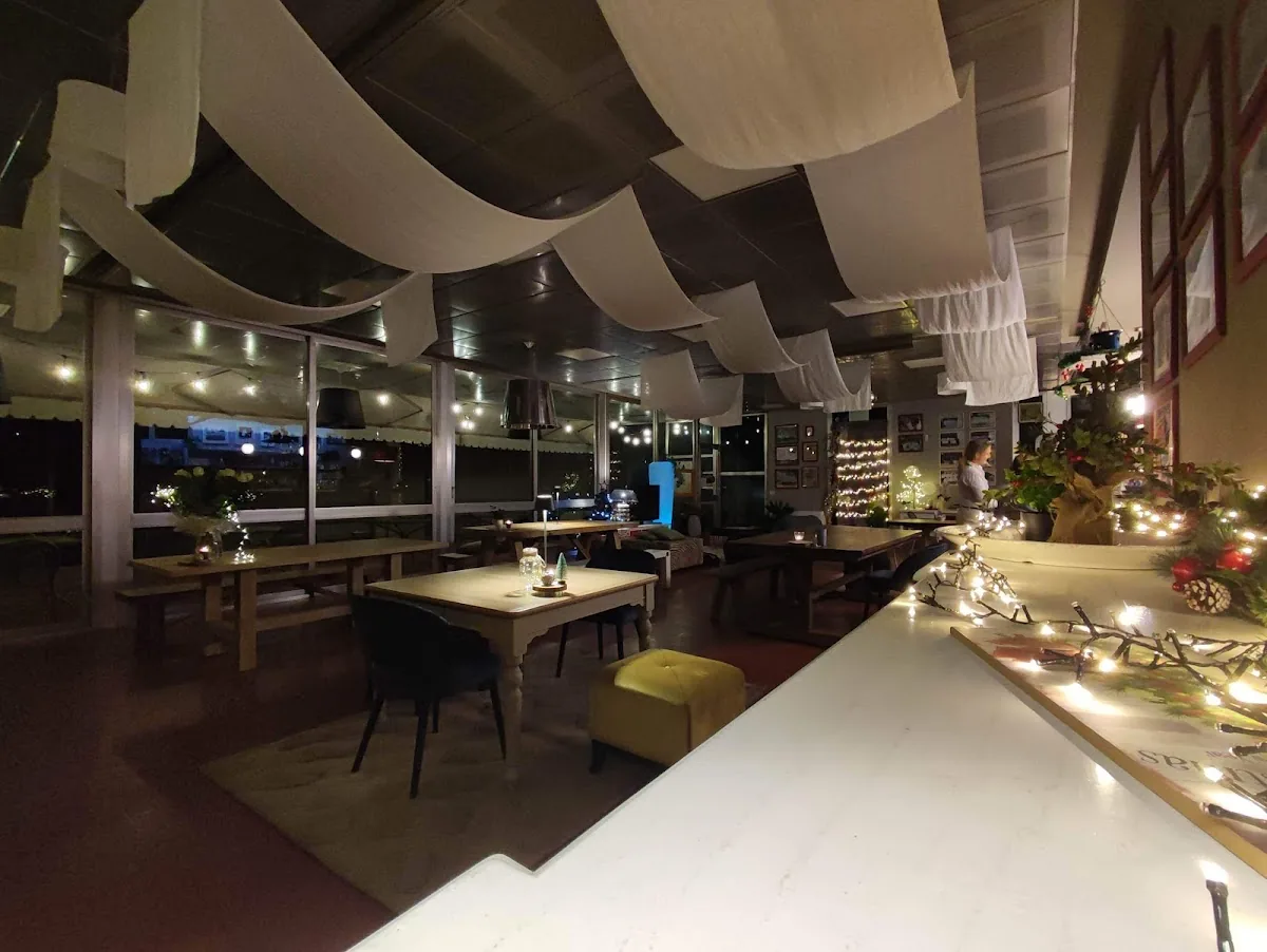 Tennis Club Bistrot gallery 3