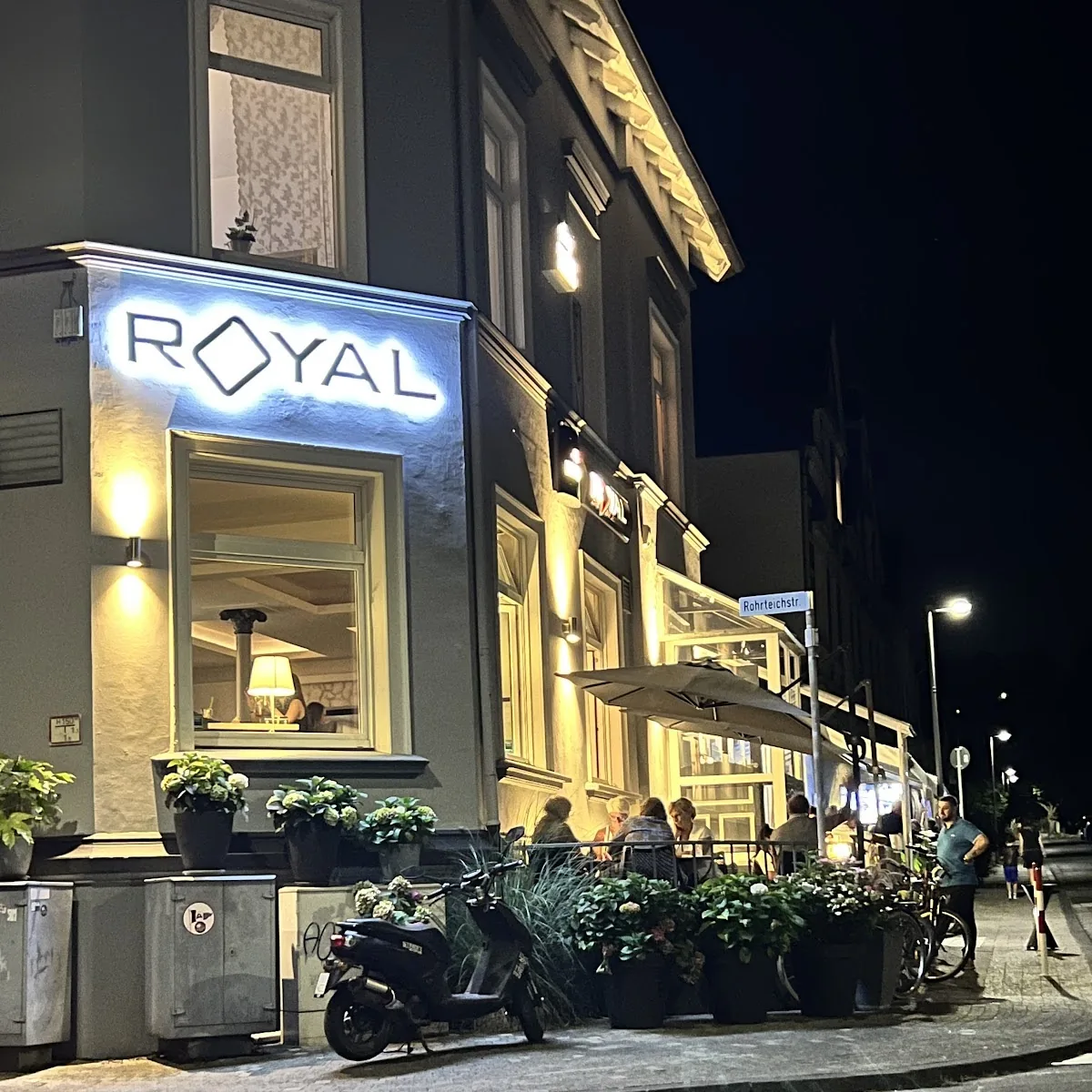 Royal | Café • Bar • Restaurant — Rohrteichstrau00dfe 50, 33602 Bielefeld, Germany