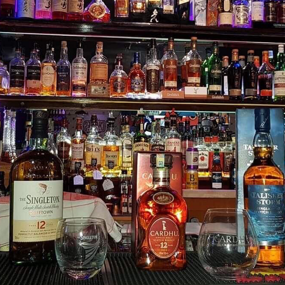 Charles Bar — Triq MRO Giuseppe Camilleri, Birkirkara, Malta