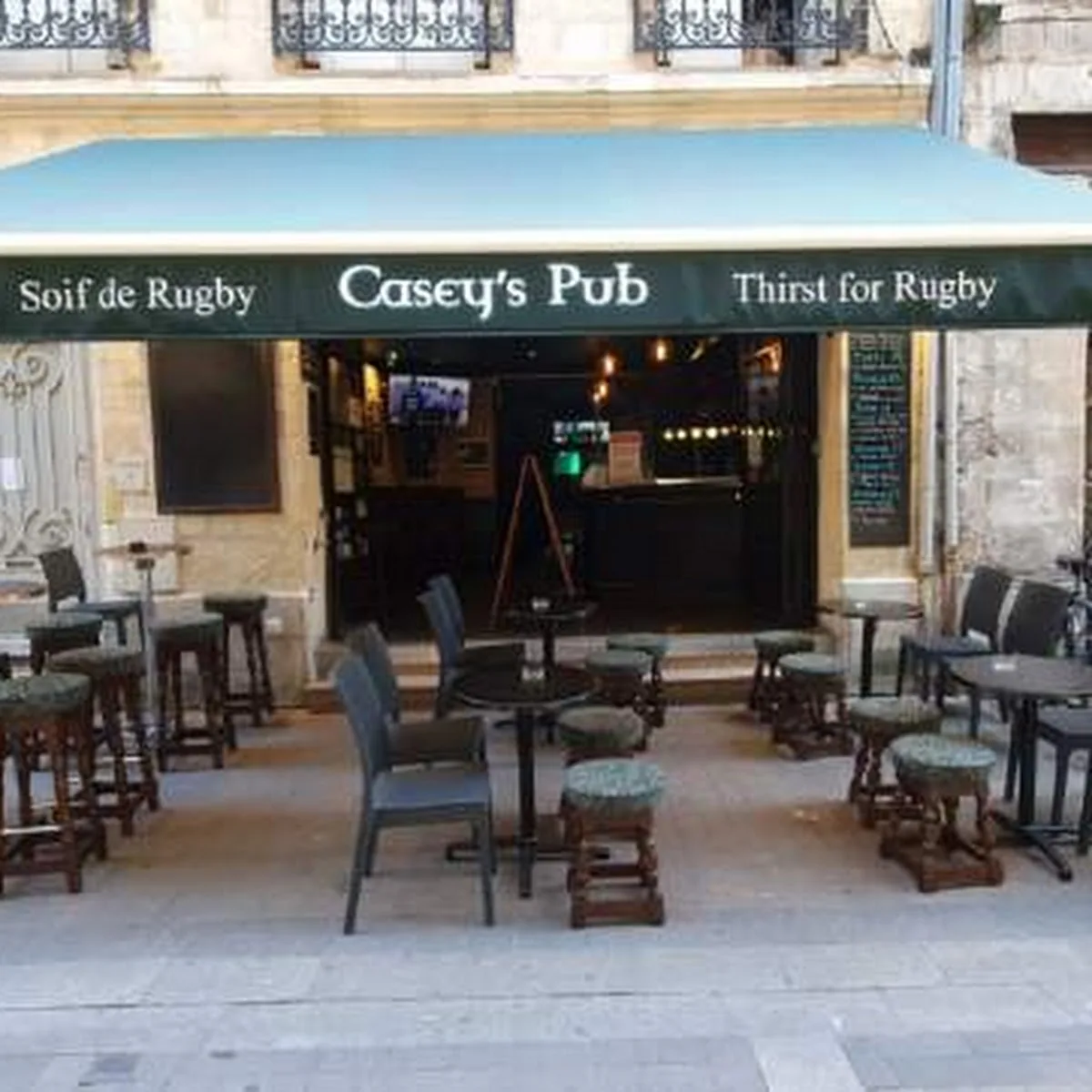Casey’s Pub — 14 Rue Castelnau d'Auros, 33000 Bordeaux, France