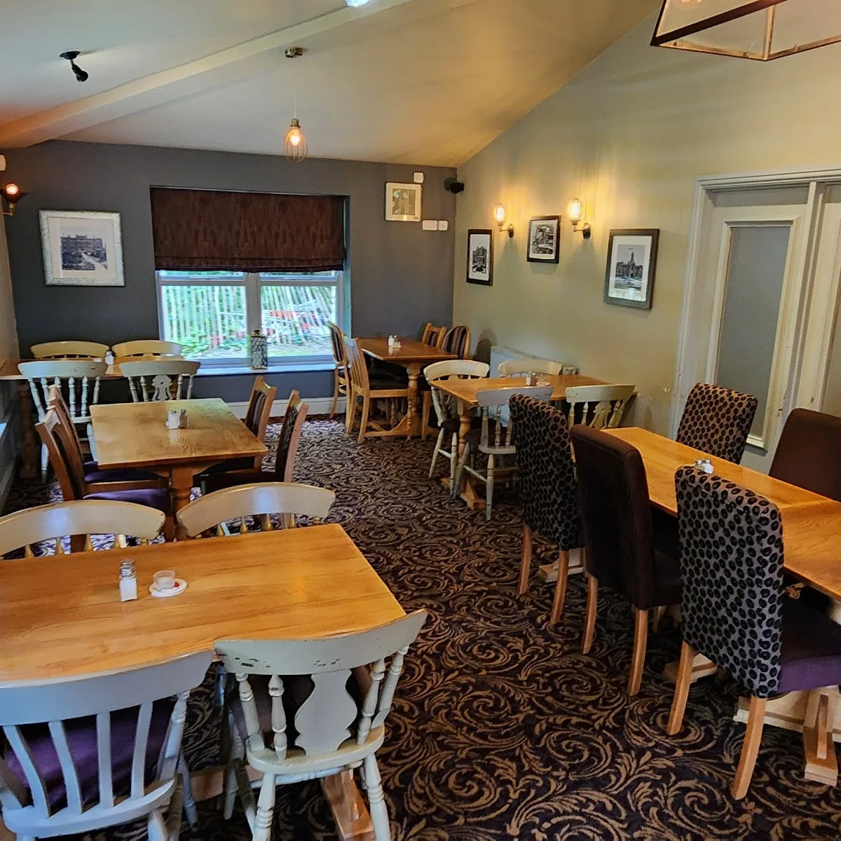 The Manor House Eccleshill — 42 Leeds Rd, Eccleshill, Bradford BD2 3AY, United Kingdom