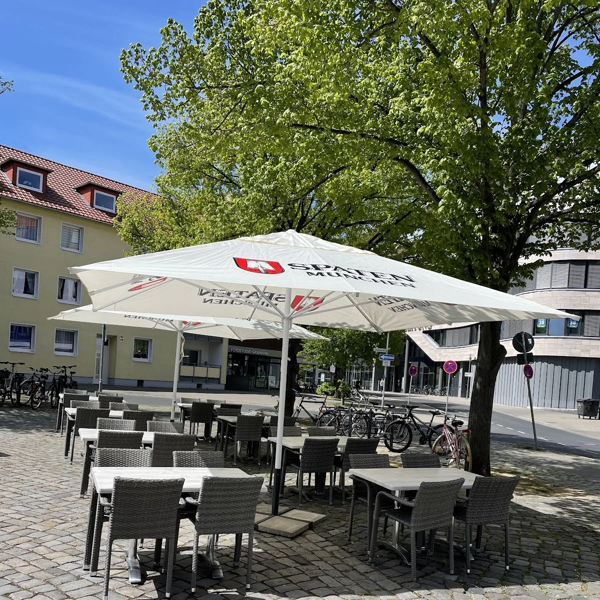 Roots Sportsbar — Hintern Bru00fcdern 27, 38100 Braunschweig, Germany