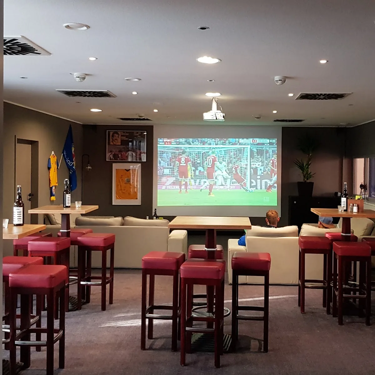 The AMERICAN “pitch” SPORTSBAR — Salzdahlumer Str. 129, 38124 Braunschweig, Germany