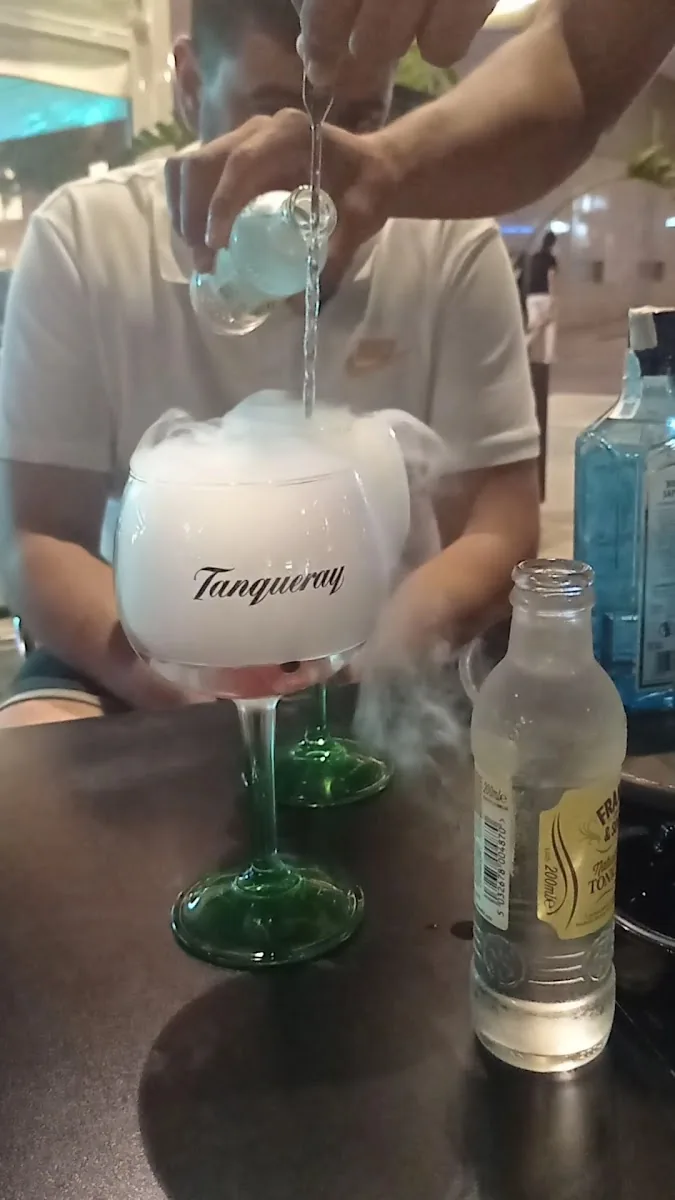 Bob’s Bar gallery 3