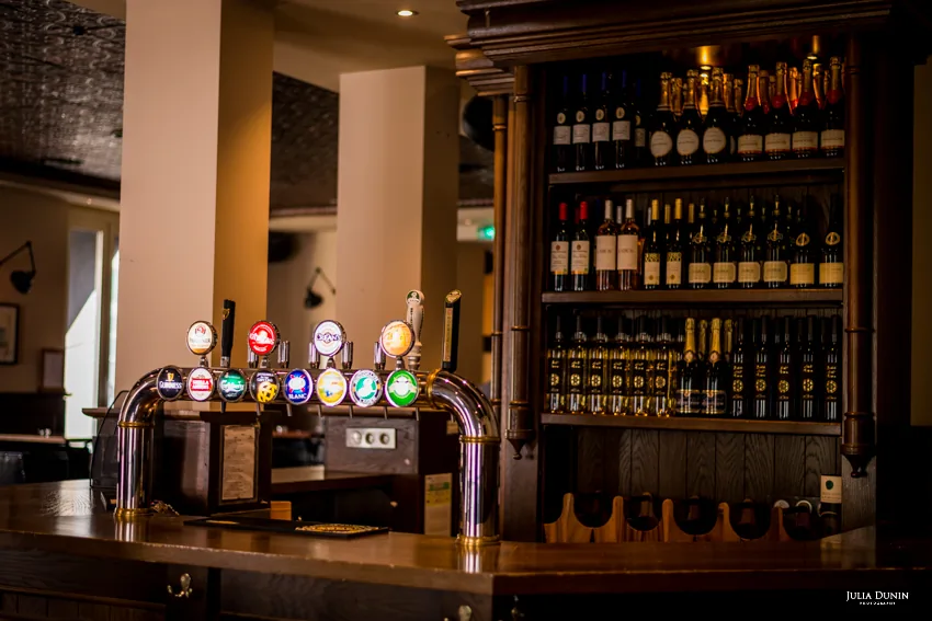 Ma Nolan’s Irish Pub, Cannes gallery 2