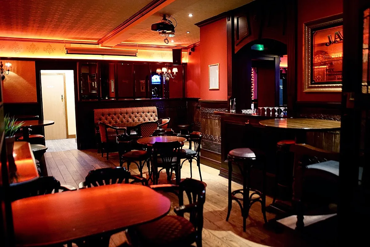 Ewing’s Bar & Accommodation Carlow gallery 2