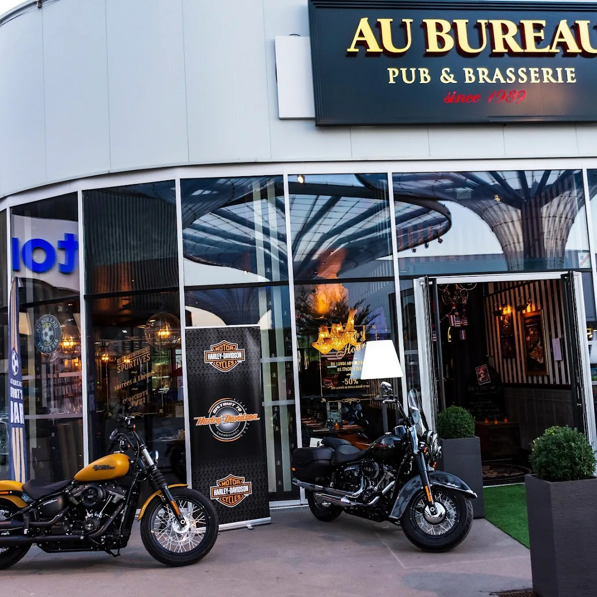 Au Bureau Chambourcy — Centre Commercial les Vergers de la Plaine, 80 Rte de Mantes, 78240 Chambourcy, France