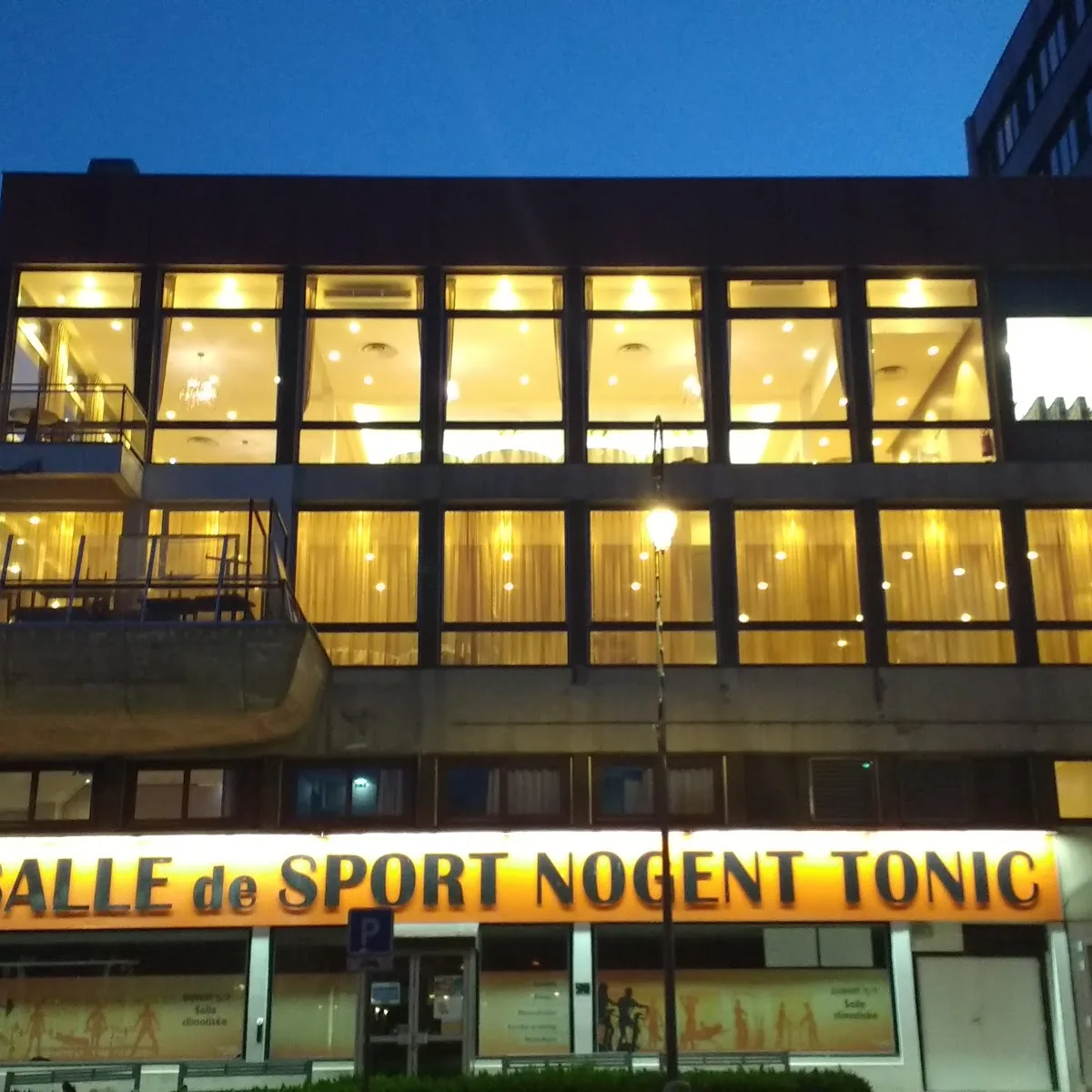Bar Des Sports Au Bowling De Nogent-sur-Marne — 43 Pl. Maurice Chevalier, 94130 Nogent-sur-Marne, France
