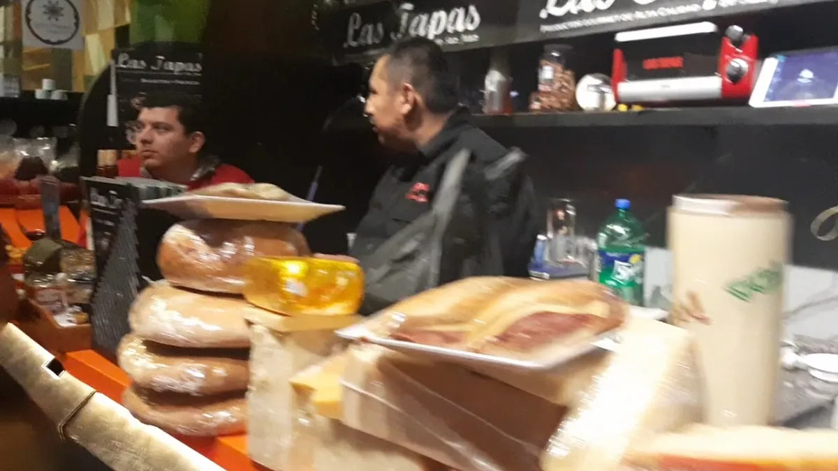 Biergarten Mercado Roma gallery 3