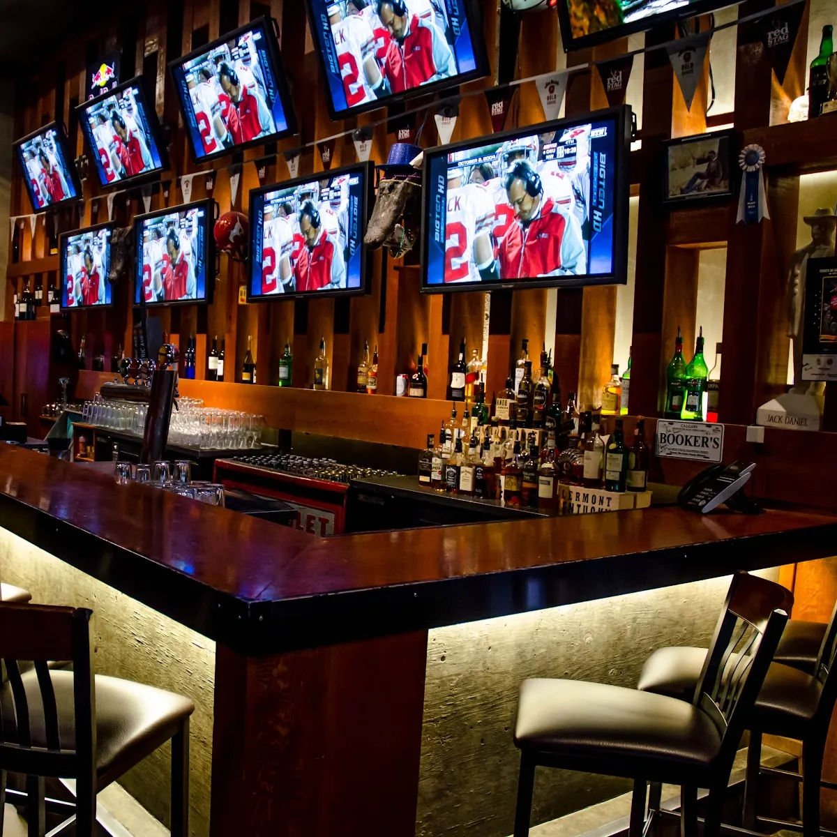 Bookers BBQ + Crab Shack — 316 3 St SE