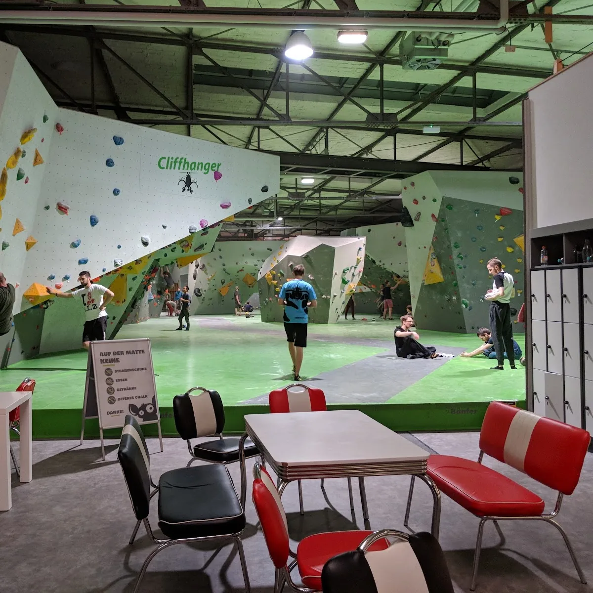 Cliffhanger Sportsbar — Berliner Str. 79