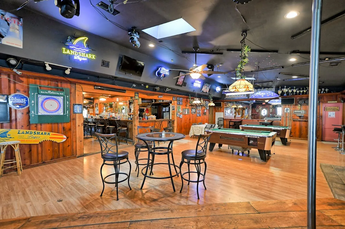 B and B Lounge gallery 2