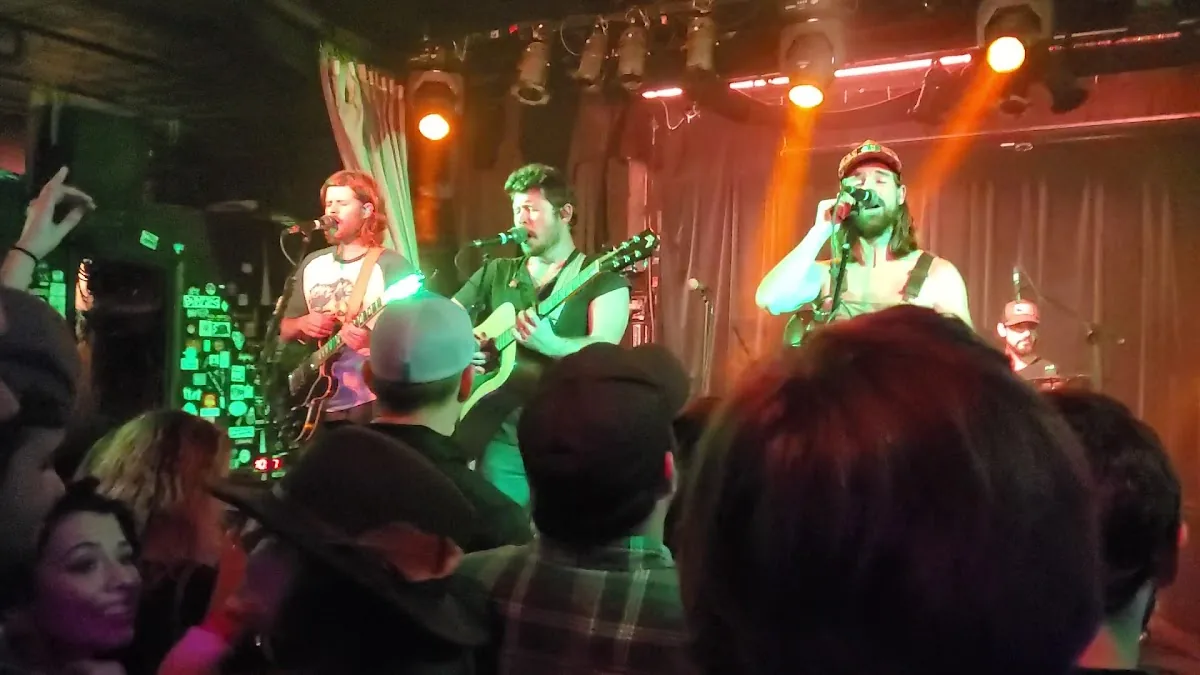 Smith’s Olde Bar gallery 2